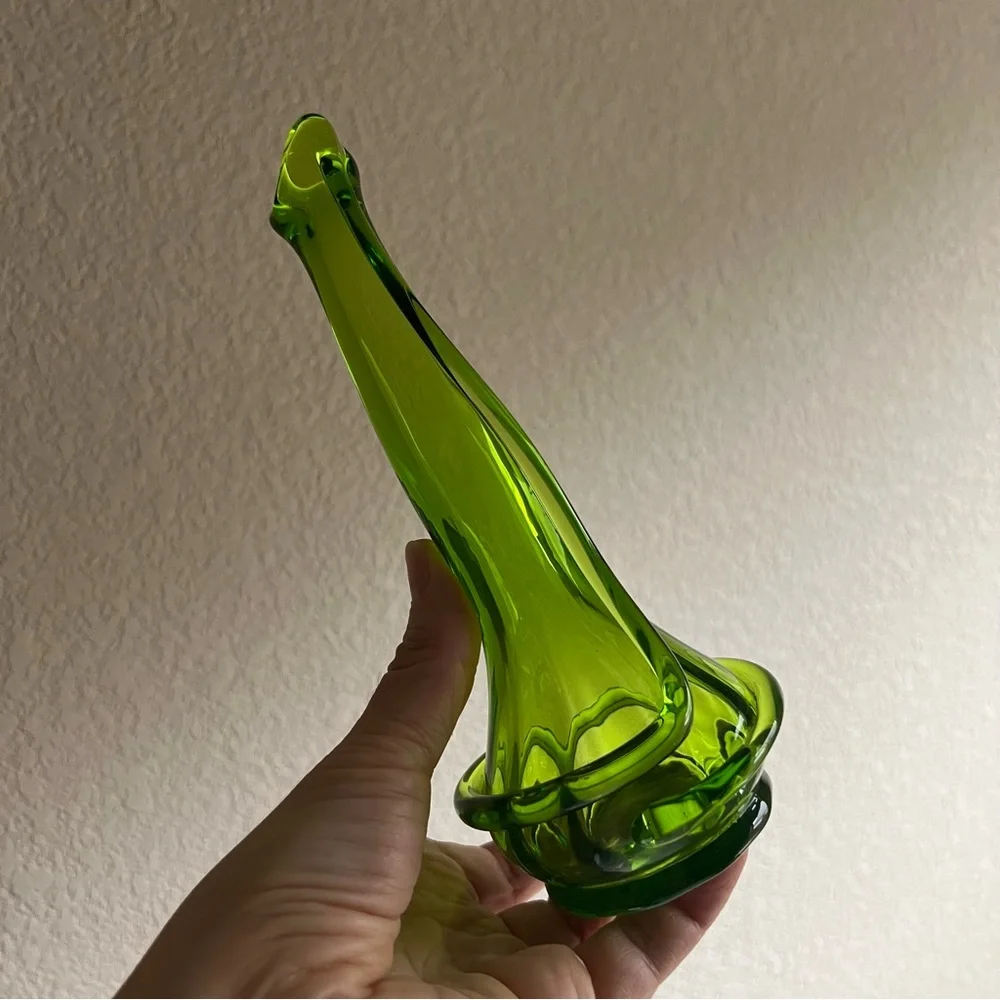 Unique Vintage Vintage Kanawha Green Optical Swung Vase With Spiral Rope Detai